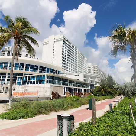 Castle Pavillon 8 Beachfront - Private Beach Access Loft With 2-Story, Pool, Tennis, Free Parking Access Miami Beach Kültér fotó