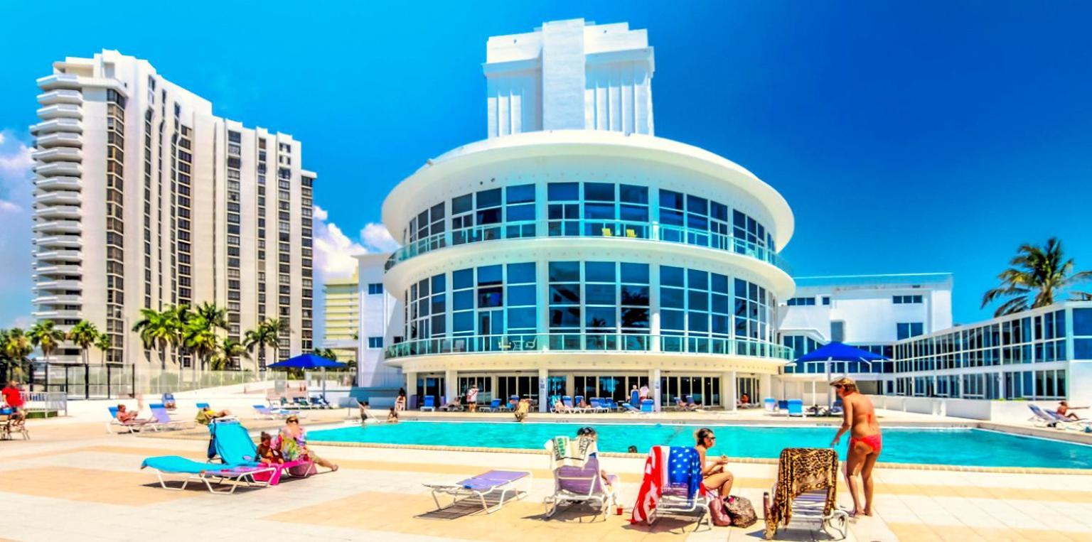 Castle Pavillon 8 Beachfront - Private Beach Access Loft With 2-Story, Pool, Tennis, Free Parking Access Miami Beach Kültér fotó