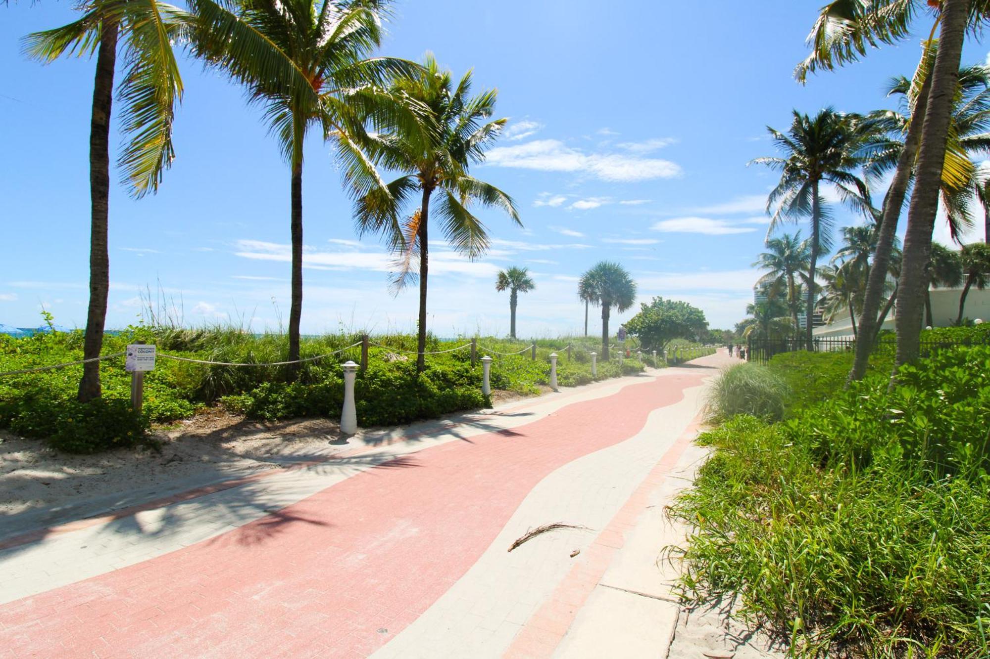 Castle Pavillon 8 Beachfront - Private Beach Access Loft With 2-Story, Pool, Tennis, Free Parking Access Miami Beach Kültér fotó
