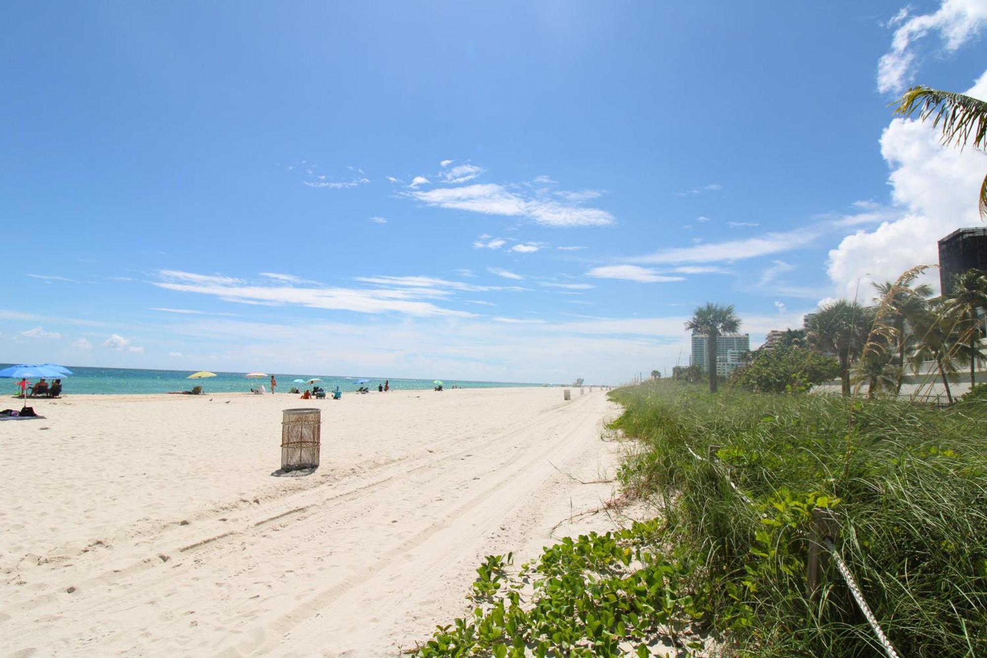 Castle Pavillon 8 Beachfront - Private Beach Access Loft With 2-Story, Pool, Tennis, Free Parking Access Miami Beach Kültér fotó