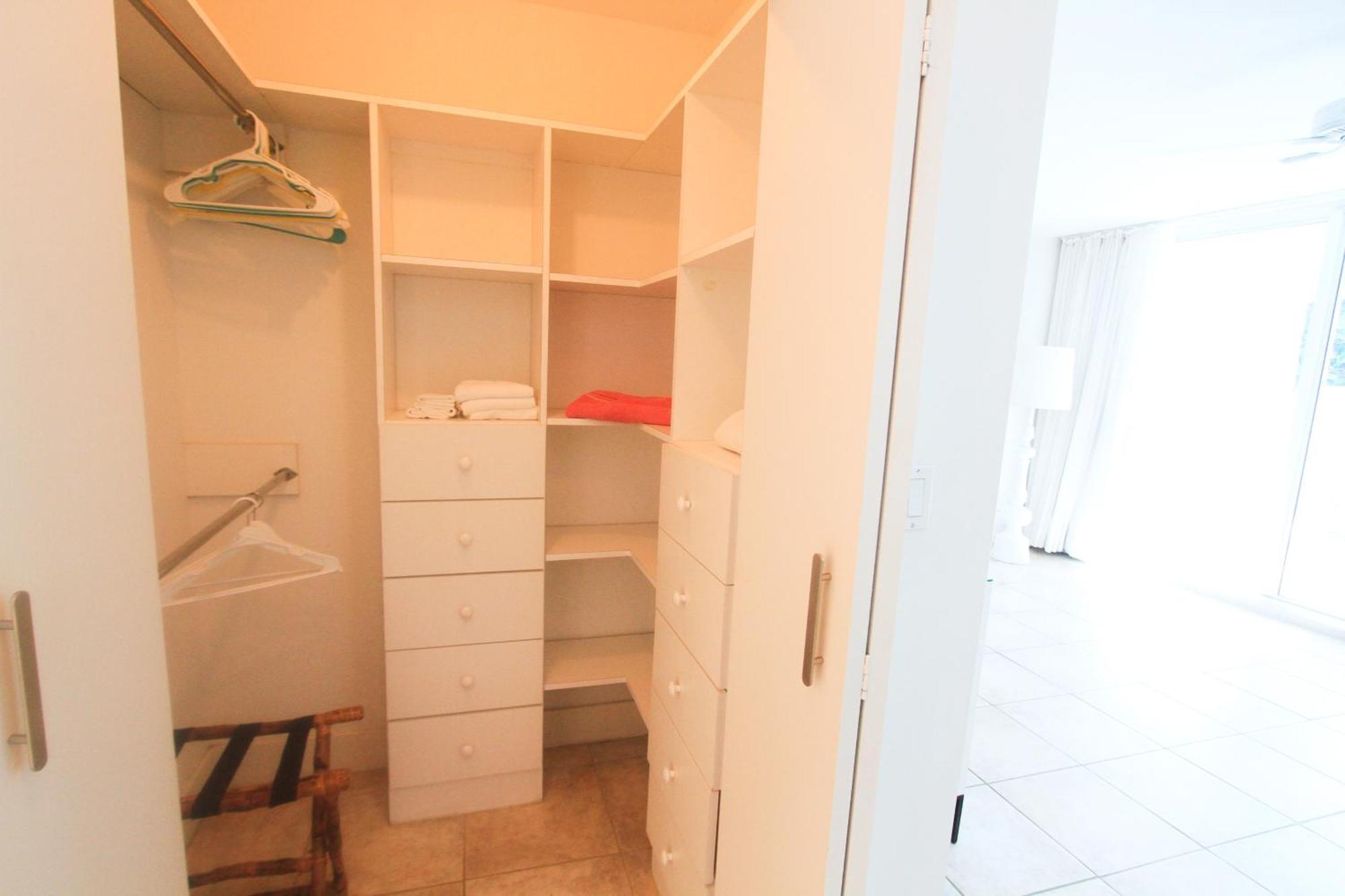 Castle Pavillon 8 Beachfront - Private Beach Access Loft With 2-Story, Pool, Tennis, Free Parking Access Miami Beach Kültér fotó
