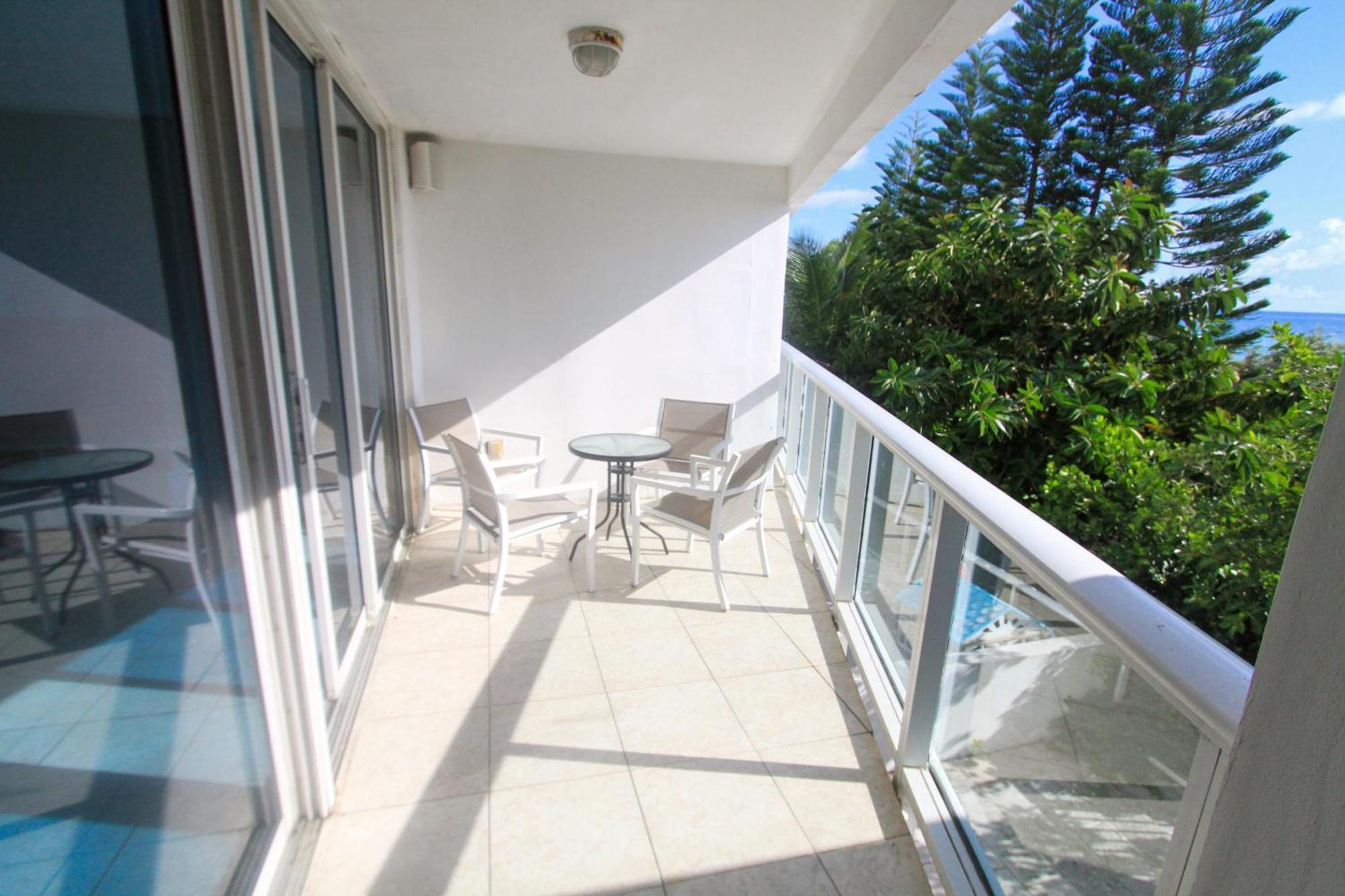 Castle Pavillon 8 Beachfront - Private Beach Access Loft With 2-Story, Pool, Tennis, Free Parking Access Miami Beach Kültér fotó